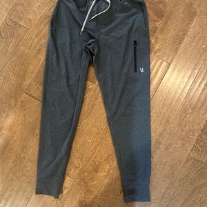 Vuori Grey Charcoal Heather Sunday Performance